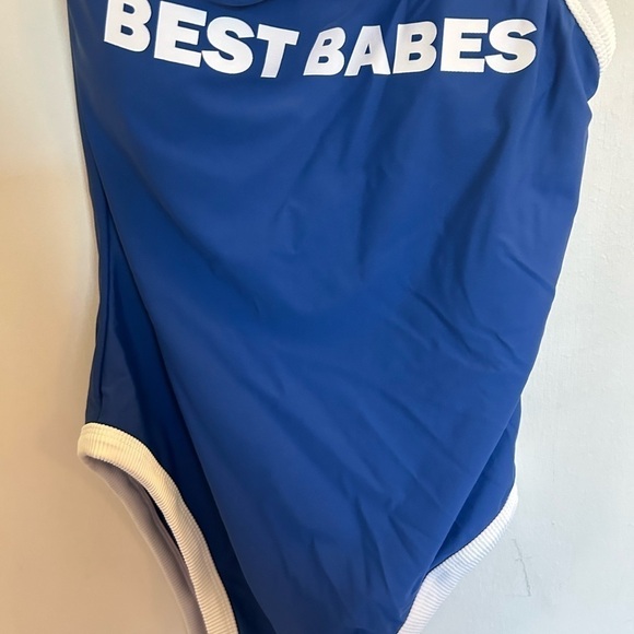 Aerie Best Babes One Piece Swimsuit One
Shoulder Cheekier
Graphic Print medium - Picture 5 of 5